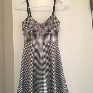 URBAN OUTFITTERS  Gilly Bustier Gingham Romper